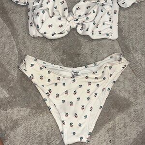 Montce fruity floral moderate coverage bottoms